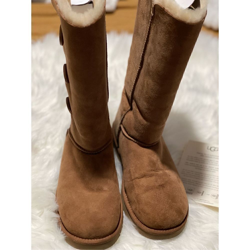 Ugg Bailey Button Triplet Ll Bootsize 8 Suede - image 2